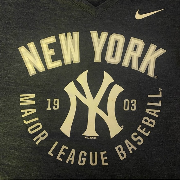 Nike Women's Navy New York Graphic Tee S EUC - Picture 5 of 6